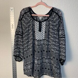 Dressbarn Black and White Relaxed Blouse